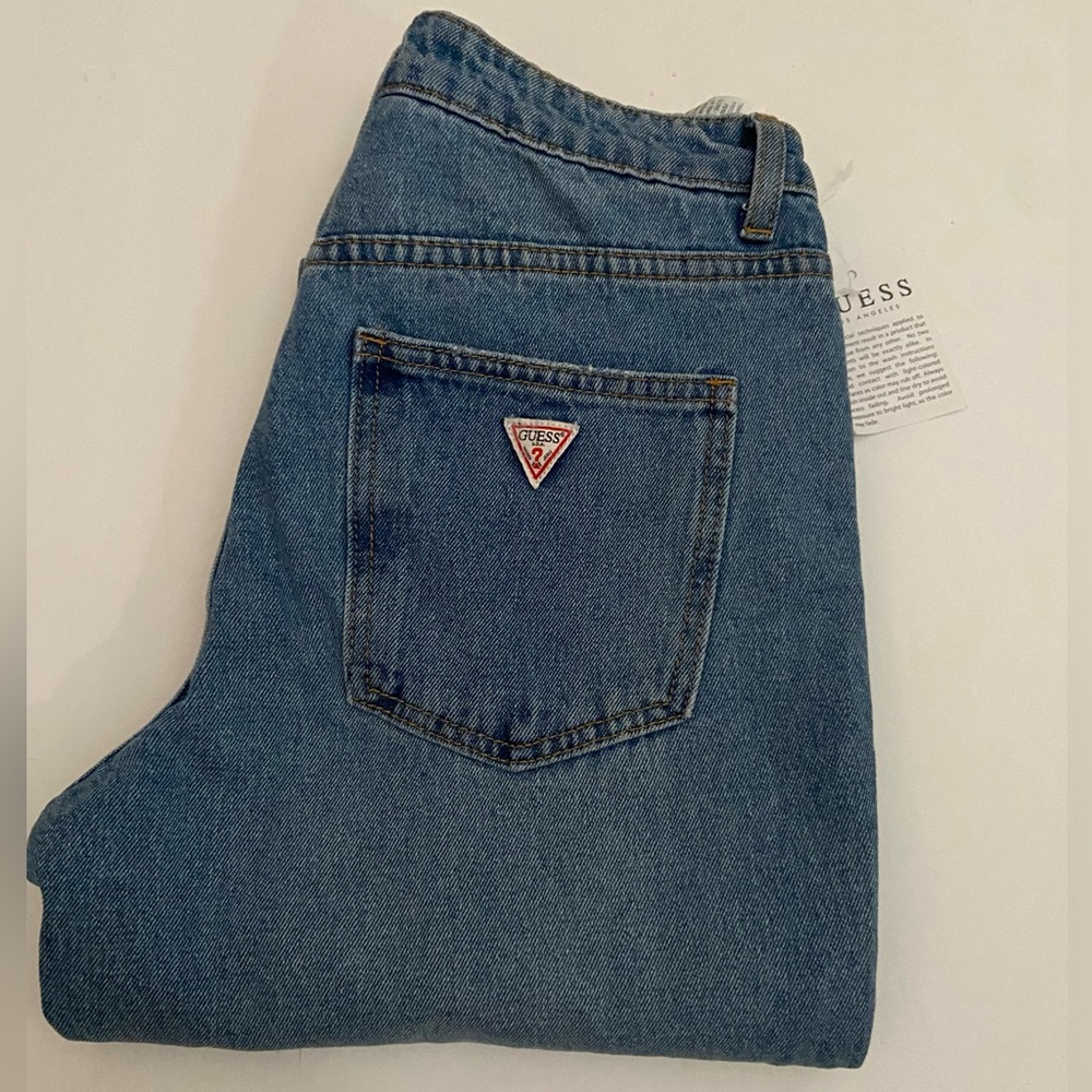 NEW!! GUESS Straight Mom Jeans Ripped Size: 27